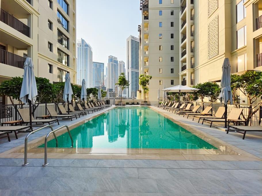 Serenity Cove: 1br Luxury Retreat Apartment Dubai